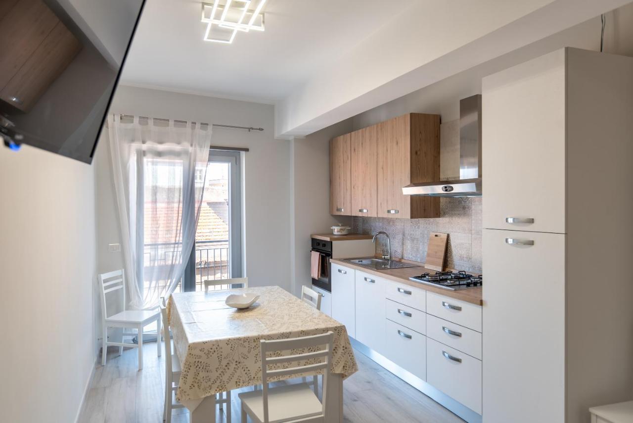 Appartamento Moderno in Centro città SantʼAgata di Militello Exterior foto