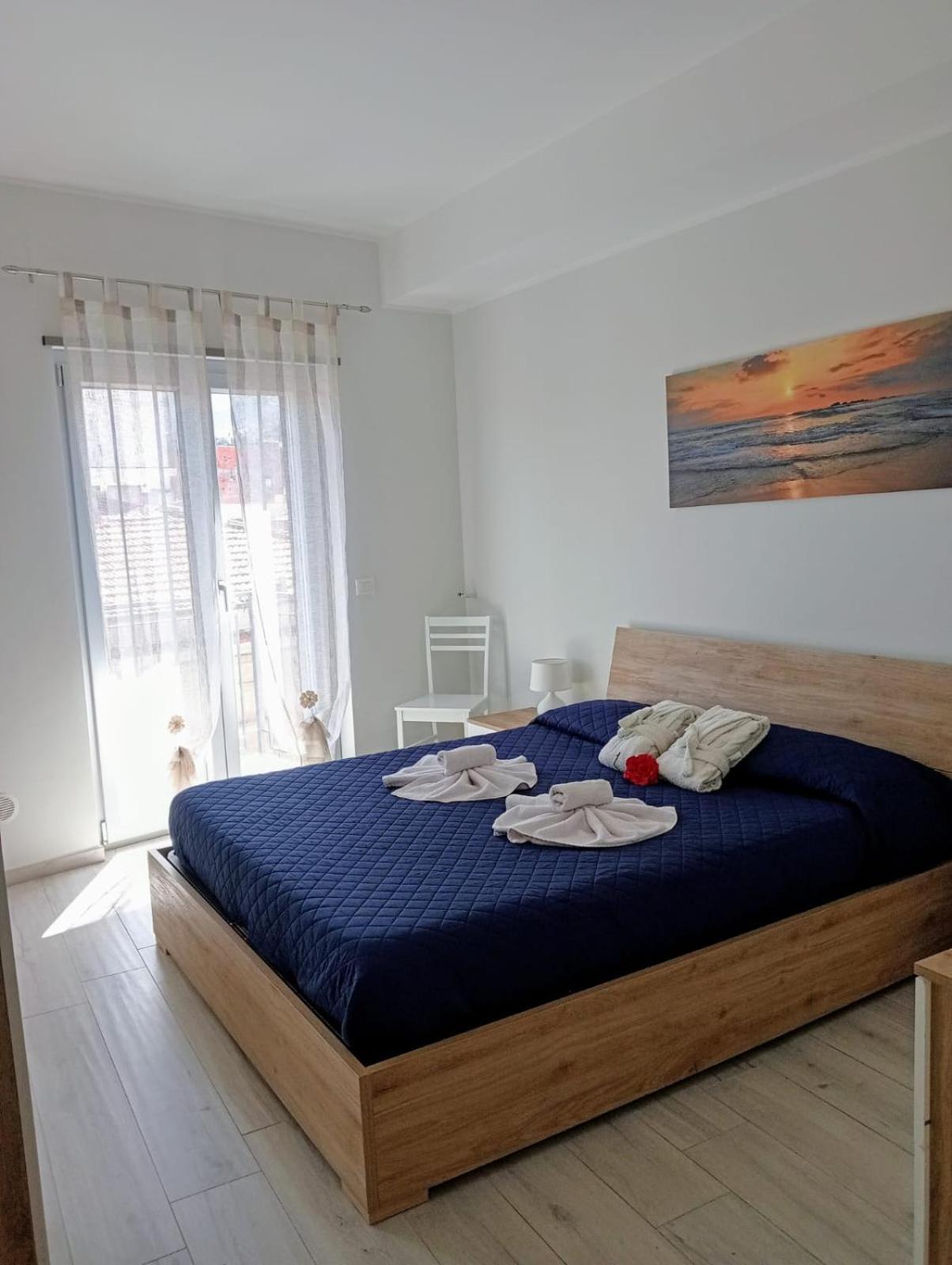 Appartamento Moderno in Centro città SantʼAgata di Militello Exterior foto
